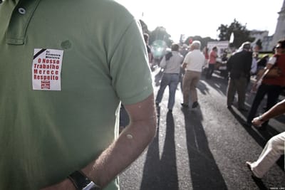 Lisboa: centenas de sindicalistas desfilam contra cortes salariais - TVI