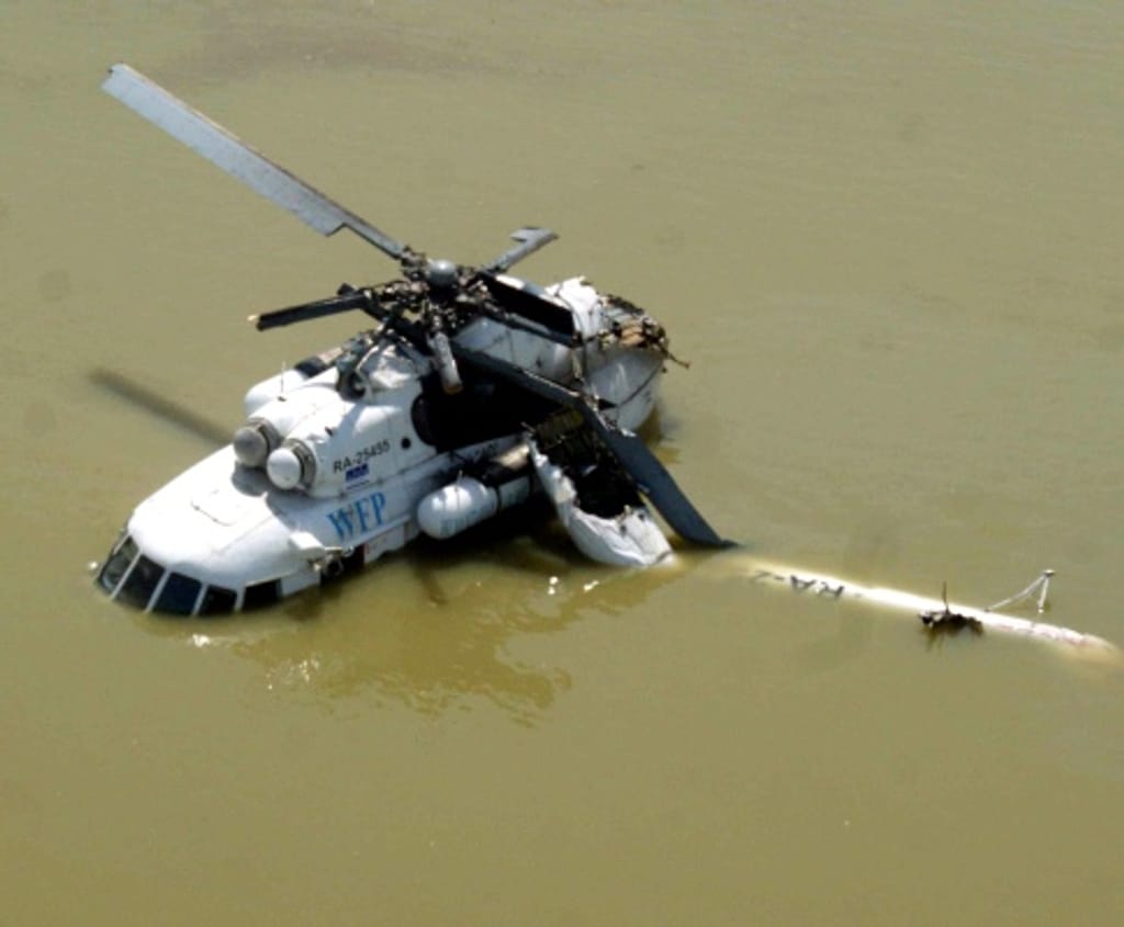 Queda de helicóptero da ONU (Fonte: EPA/NADEEM KHAWER)