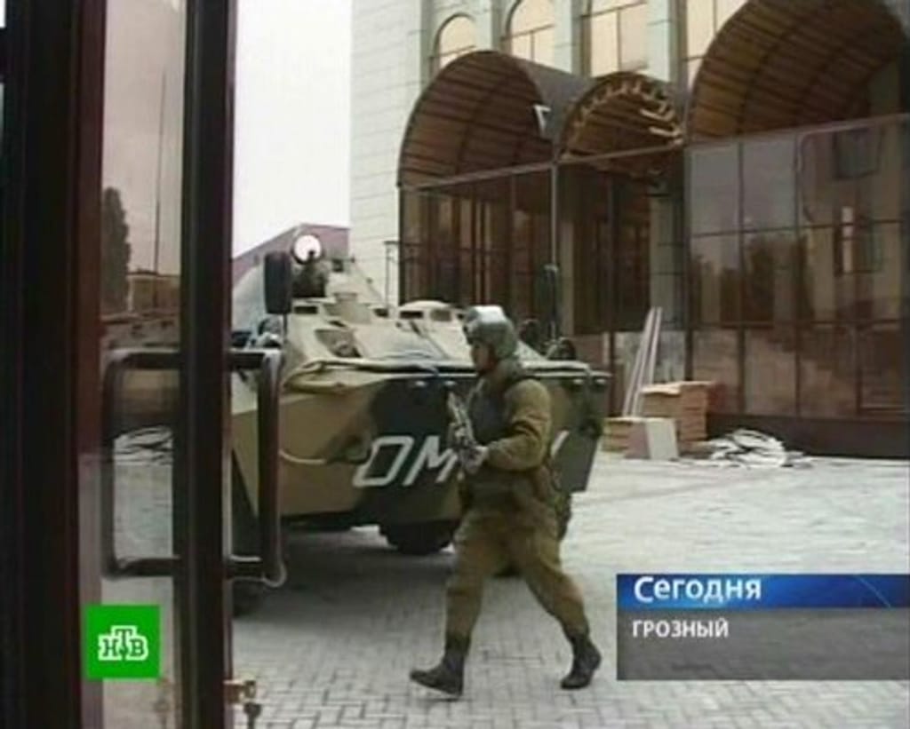 Chechénia: rebeldes invadem parlamento