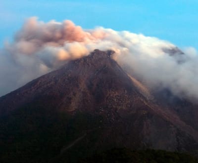 Indonésia: erupção já provocou 28 mortos - TVI