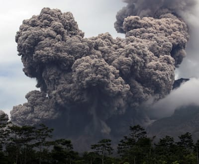 Indonésia: nova erupção do Merapi causa 69 mortos - TVI