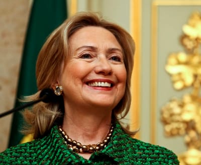 Hillary Clinton diz-se responsável pelo ataque que matou embaixador na Líbia - TVI