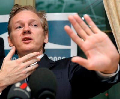 Fundador do WikiLeaks aceita «encontrar-se» com a polícia - TVI