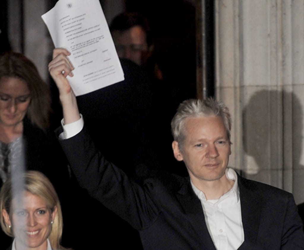 Julian Assange libertado