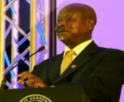 Presidente do Uganda promulga nova lei anti-gay - TVI