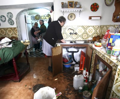 Régua: águas do Douro sobem e causam inundações - TVI
