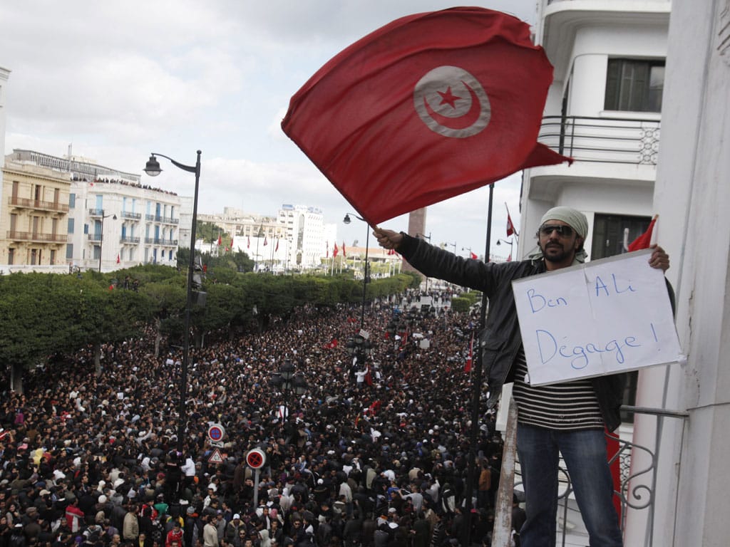 Tunísia: portugueses acusam Governo de mentir - EPA/LUCAS DOLEGA