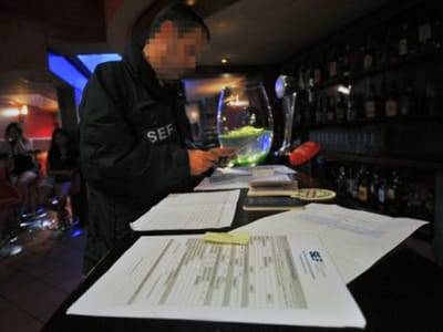 SEF deteve duas mulheres num bar em Leiria - TVI