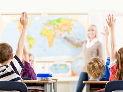 Governo contrata mais 500 professores do que em 2015 - TVI