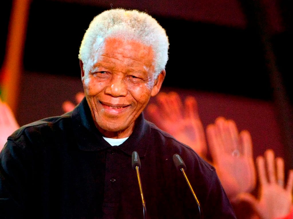 Nelson Mandela doente (EPA/JON HRUSA)
