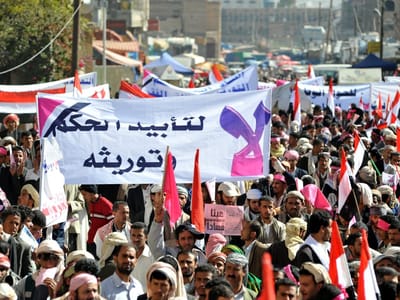 Milhares de iemenitas nas ruas para pedir demissão do Presidente - TVI