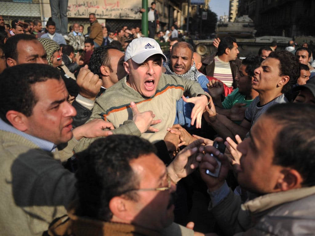 Confrontos na Praça Tahrir no Cairo (EPA)