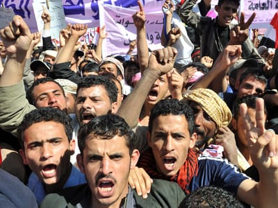 Iémen: dezenas de milhares nas ruas contra o presidente - TVI