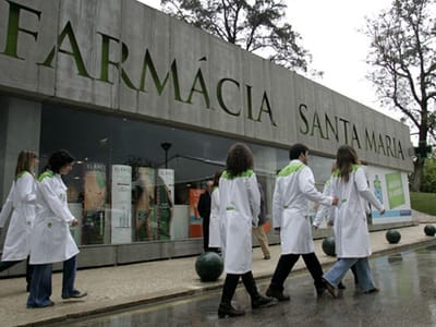 Arguidos absolvidos no caso de cegueira de doentes no Hospital de Santa Maria - TVI