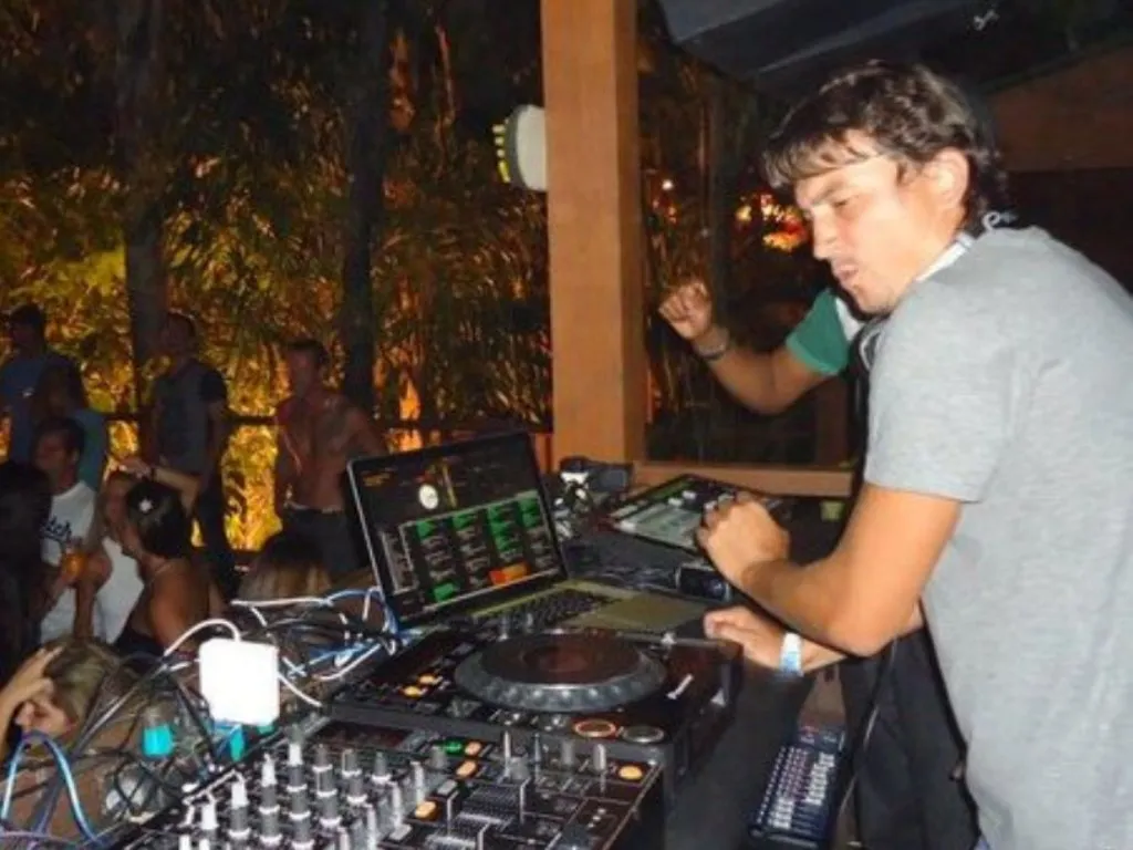 Rubens Júnior, lembra-se? Deixou a bola e agora é o DJ R Júnior ...