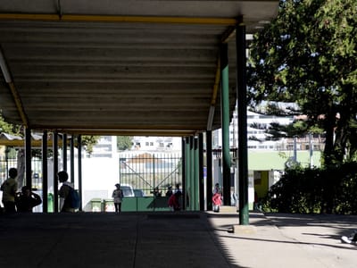 Pais fecham escola por falta de vigilância - TVI
