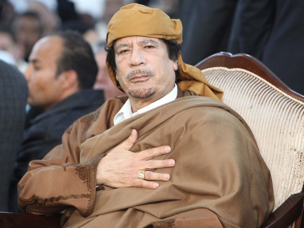 Líbia: Khadafi