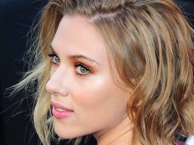 Scarlett Johansson recebe prémio Câmara Dourada - TVI
