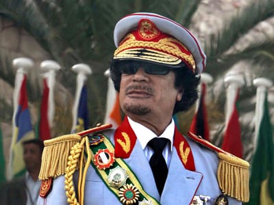 Khadafi pede ataque aos «ratos» em nova mensagem - TVI