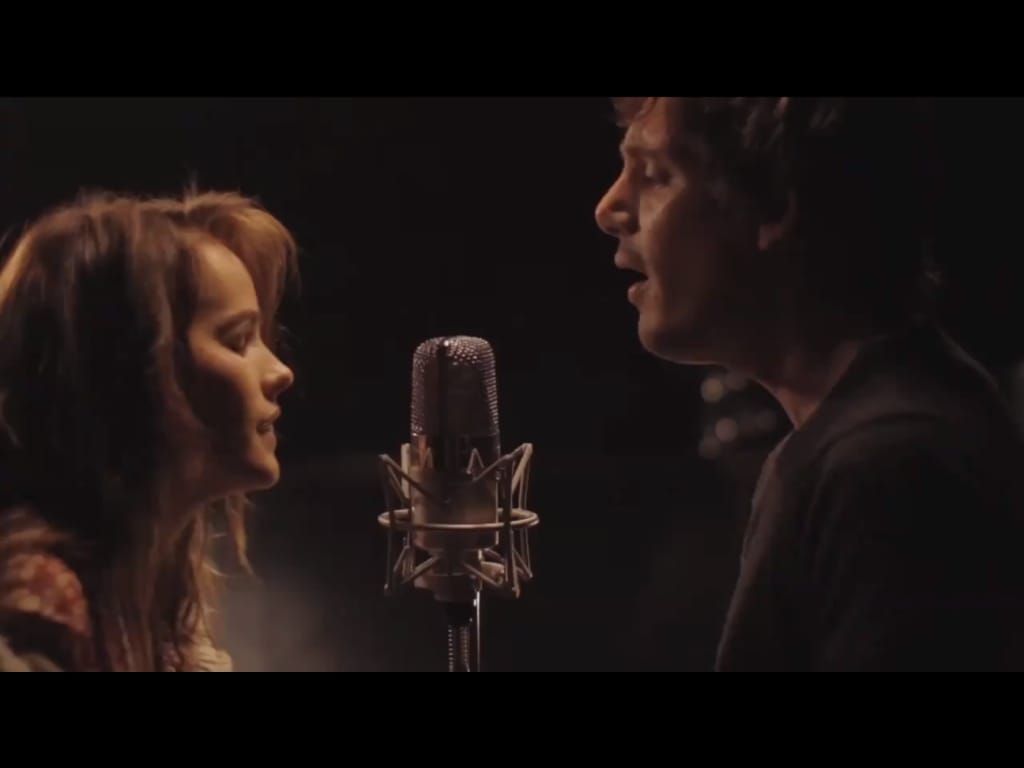 Isabel Lucas e Lukas Haas no novo vídeo dos The Gift