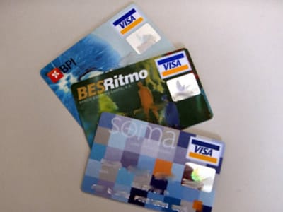Cartões de débito e crédito custam 37 milhões aos bancos - TVI