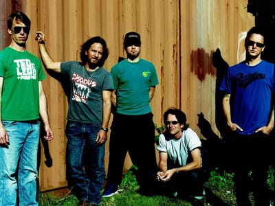 Pearl Jam recordam concerto em Portugal há 13 anos - TVI