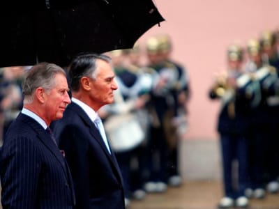 Cavaco recebe príncipe Carlos em Belém - TVI