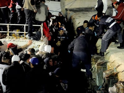 Mais de 650 migrantes chegam a Lampedusa - TVI
