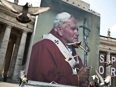 Roubada ampola com sangue de João Paulo II - TVI
