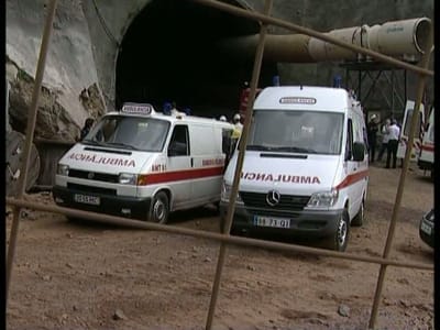 Deslizamento de terras causa acidente em Coimbra - TVI