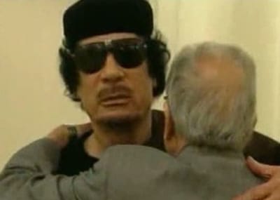 Khadafi poderá juntar-se a comboio militar no Níger - TVI