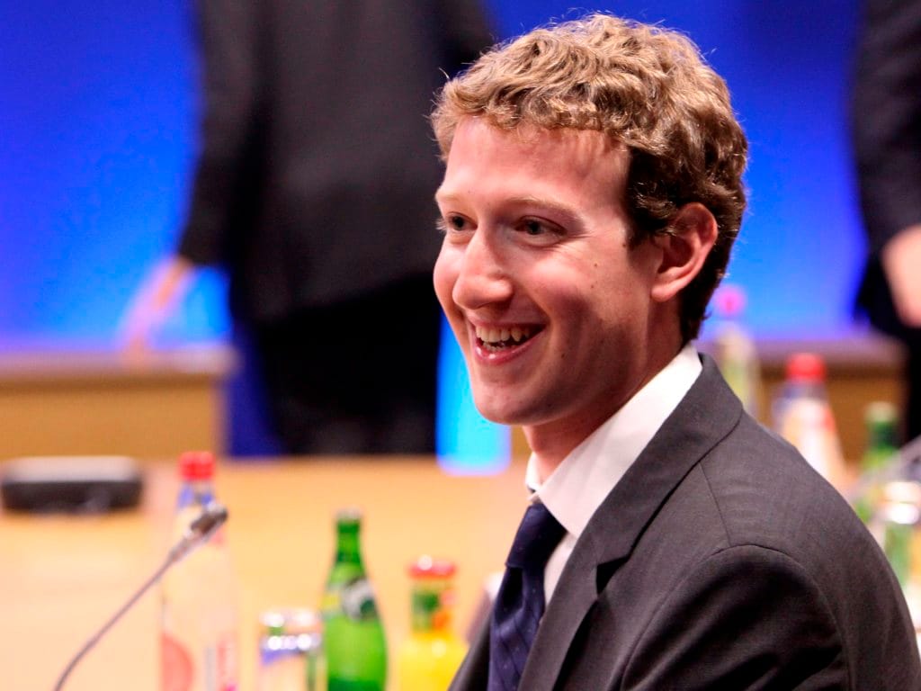 Mark Zuckerberg no G8 (EPA/EMMA FOSTER)