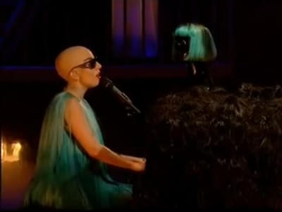 Lady Gaga careca na televisão - TVI
