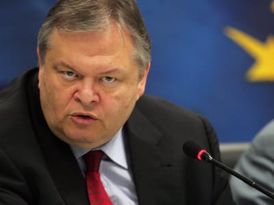 Ministro das Finanças grego deixa a pasta - TVI