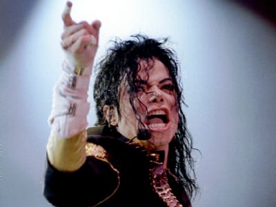 Aluno suspenso por imitar Michael Jackson a dançar - TVI