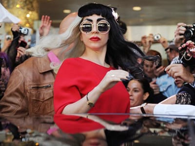 Lady Gaga aparece como sereia em Sidney - TVI