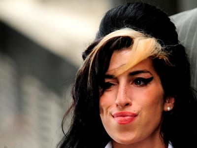 Marca de roupa lança colecção de Amy Winehouse - TVI
