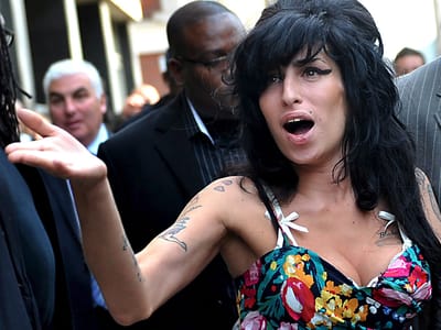 Pai de Amy Winehouse vence batalha por fundação - TVI