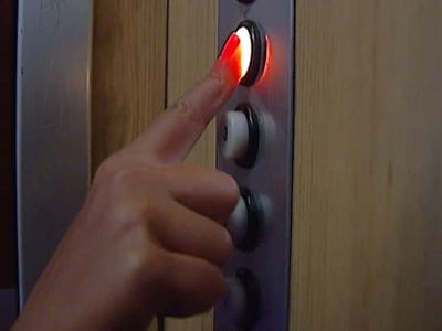 Empregada doméstica fica três dias presa no elevador de casa do patrão - TVI