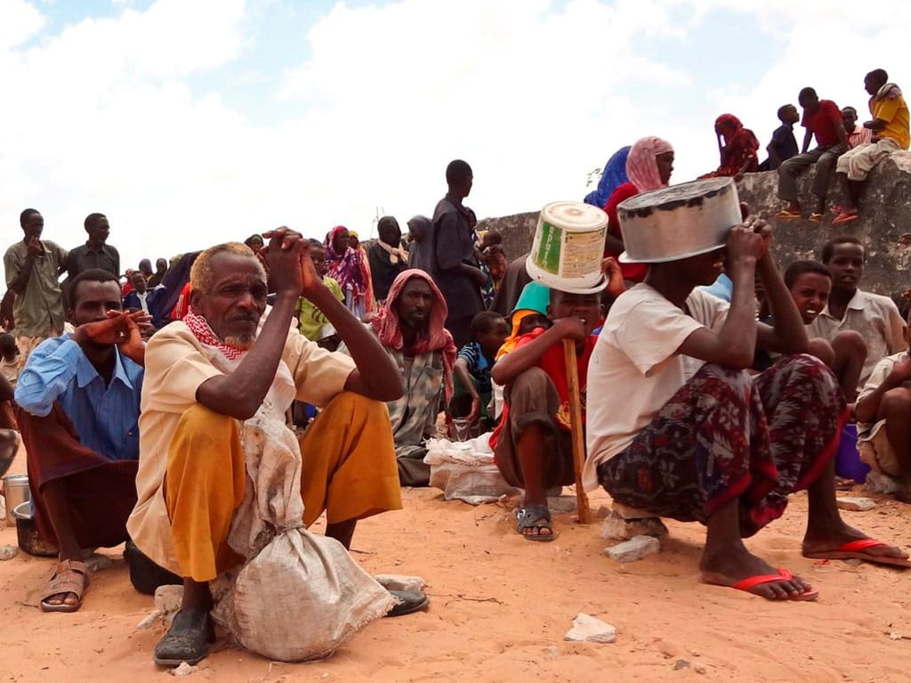 Ajuda humanitária chega à Somália (EPA/ABDI HAJJI HUSSEIN)