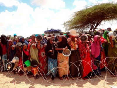 Milhares com fome recebem ajuda na Somália - TVI