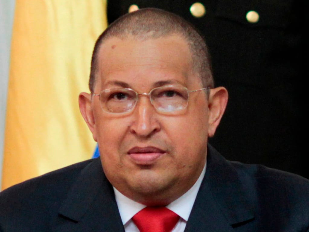 Hugo Chávez aparece de cabeça rapada [Reuters]