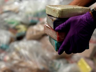 Mulher detida com mais de oito mil doses de cocaína - TVI