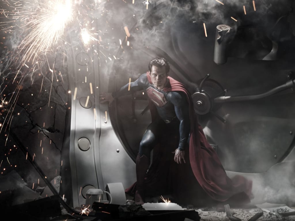 Henry Cavill como Super-Homem em «The Man of Steel» (Foto Divulgação Warner Bros.)