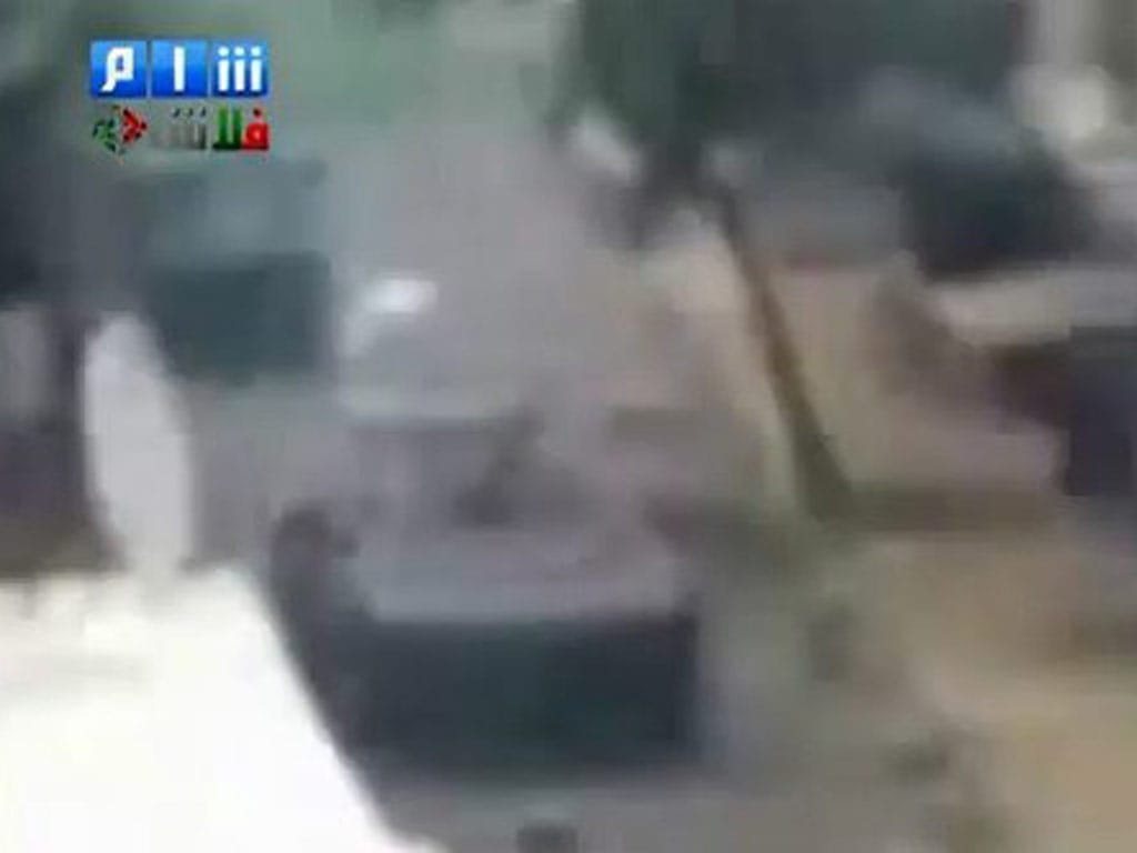 Militares sírios atacam Latakia (EPA)