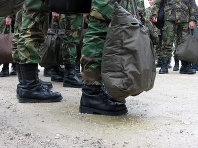Militares saem à rua este sábado - TVI