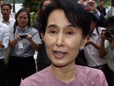 Birmânia: Aung San Suu Kyi em campanha - TVI