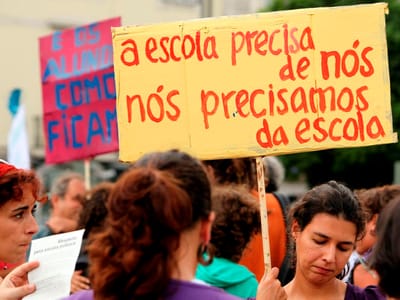 Português: 49 docentes no estrangeiro dispensados - TVI