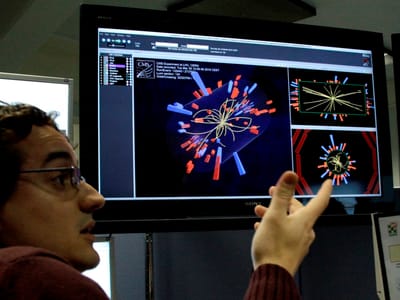 CERN testa com sucesso colisão de protões com mais energia - TVI