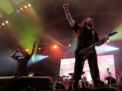 Sepultura tocam ao vivo na Indonésia em 2012 - TVI
